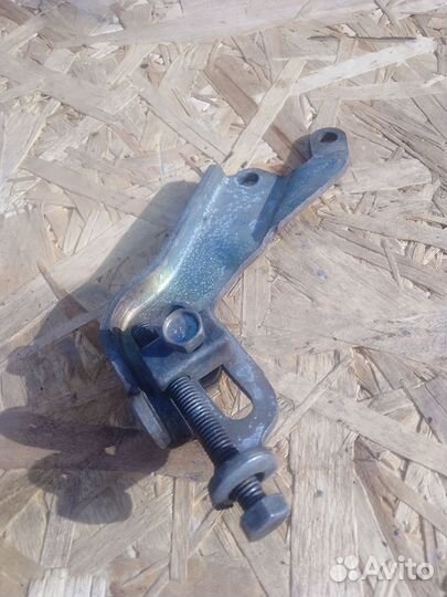 Натяжитель гур Nissan