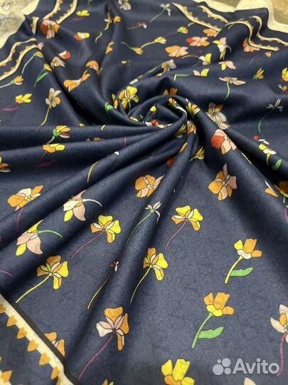 Платок шерстяной тонкий Valentino синий с цветами