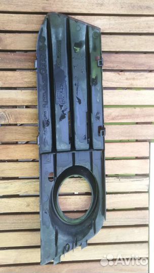 Облицовка противотуманной фары Audi A4