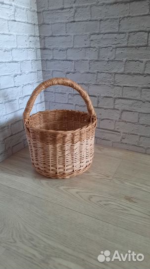 Корзина плетеная из бумажной лозы