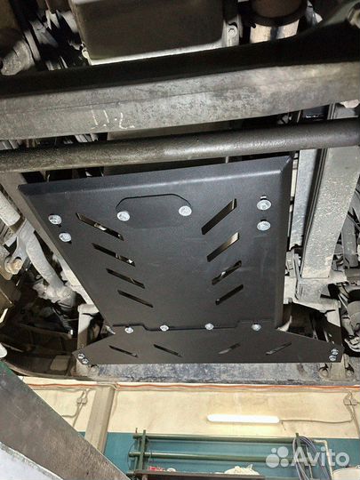 Защита двигателя и радиатора Sitrak C7H Max