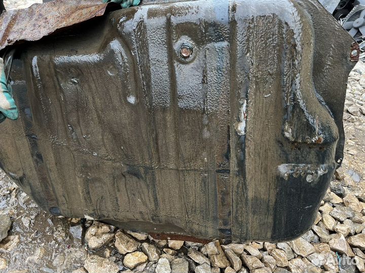 Mazda 323 F бензобак