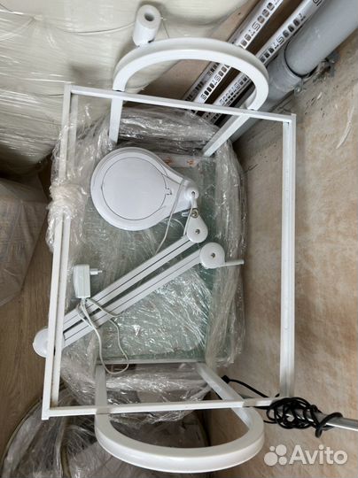 Косметологическая тележка с лампой