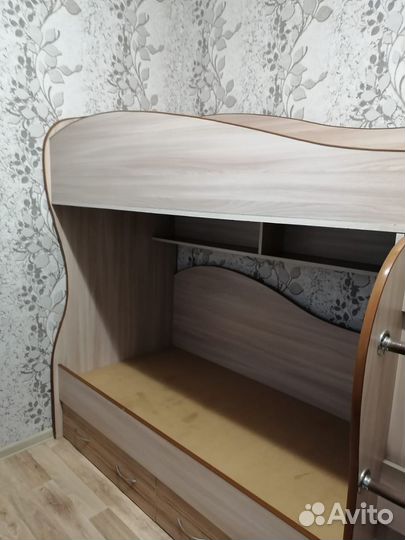 Двухъярусная кровать