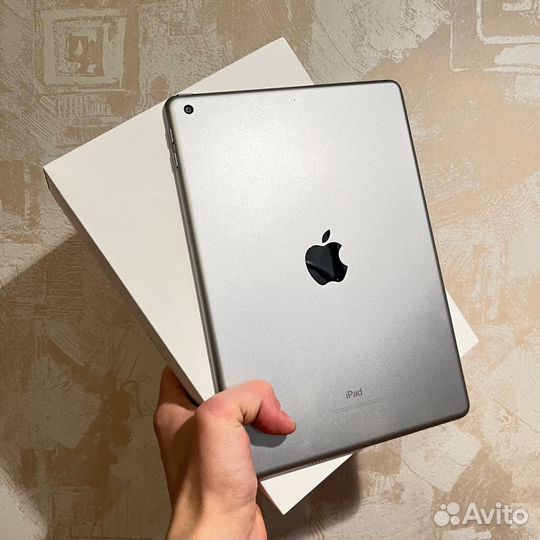 Планшет Apple iPad (5-го поколения) (2017)