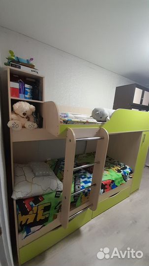 Продам двух ярусною кровать матрас только верхний