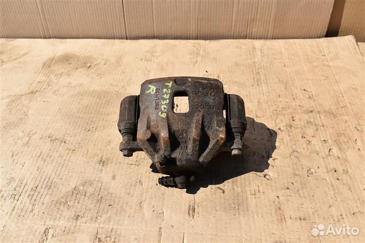 Суппорт передний правый Hyundai Sonata Nf седан