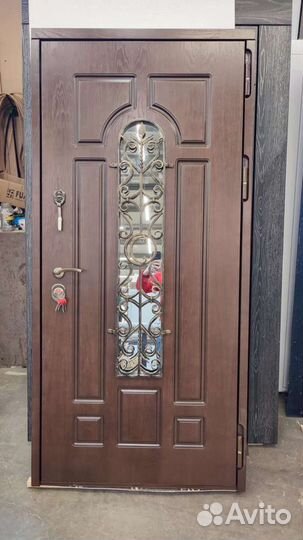 Дверь входная для частного дома