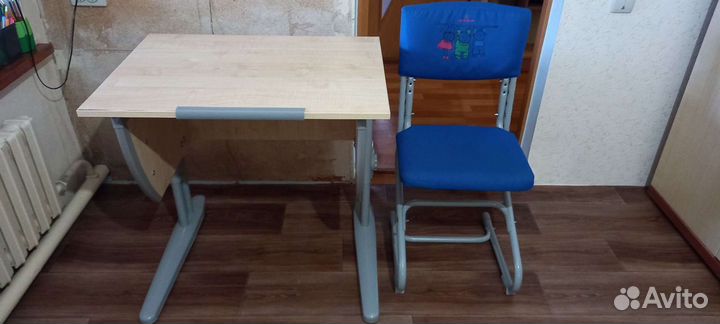 Школьная парта и стул