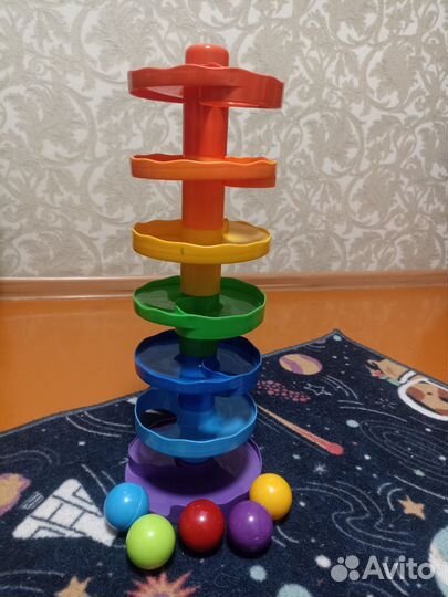 Пирамида с шарами