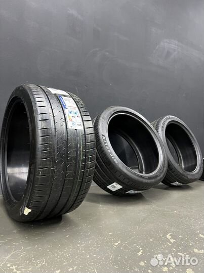 Michelin Pilot Sport 4 S 285/40 R22 и 325/35 R22