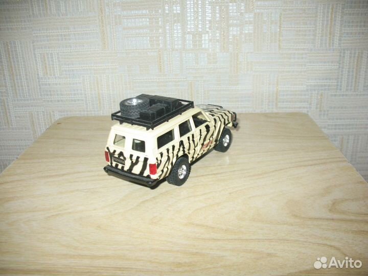 Toyota land cruiser 80 safari Масштаб 1/40