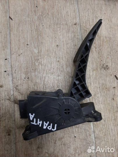 Педаль газа Лада Гранта седан 11183 2013