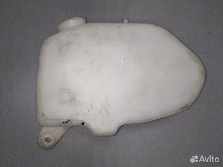 Бачок омывателя заднего стекла Mitsubishi Pajero