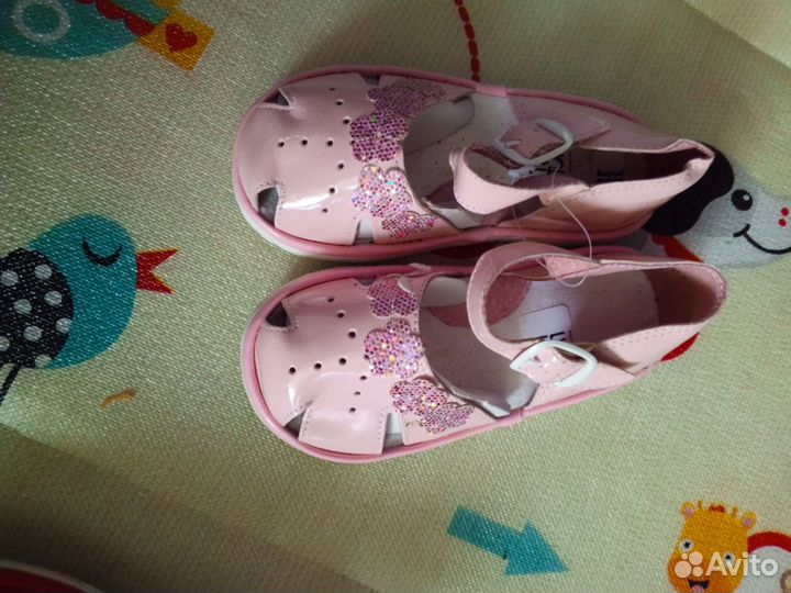 Сандали для девочки новые