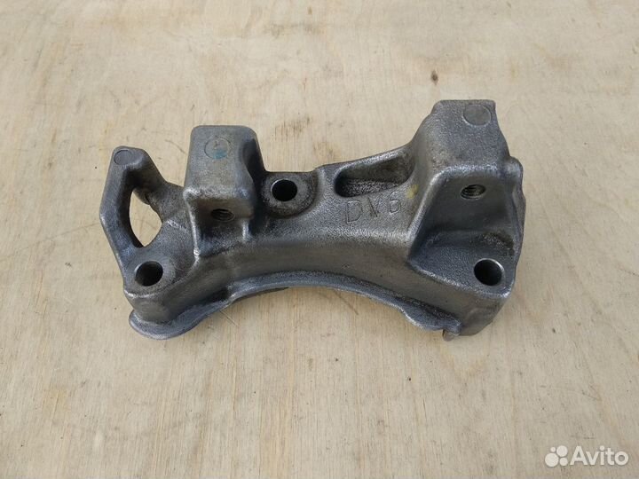 Кронштейн подушки двигателя dv6ted4 1.6 hdi