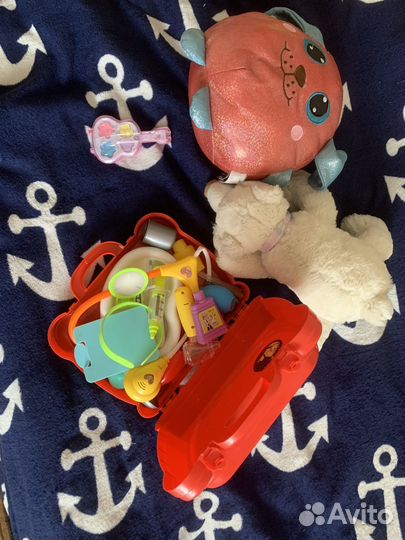 Набор доктора и другие игрушки