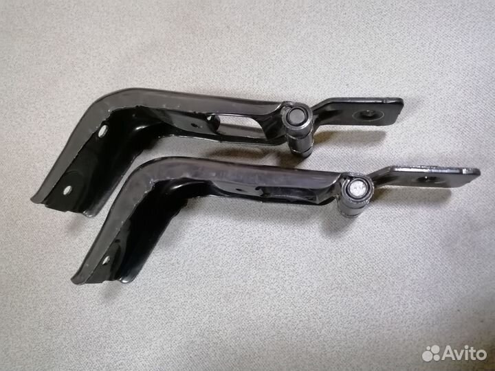 Петля заднего сидения Mazda 626 (GF) 1997-2002