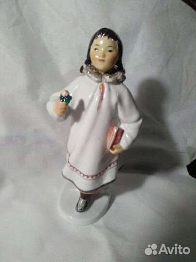 Статуэтка Якутка с цветком лфз