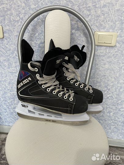 Коньки хоккейные