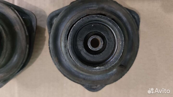 Опоры передних амортизаторов Nissan 350z