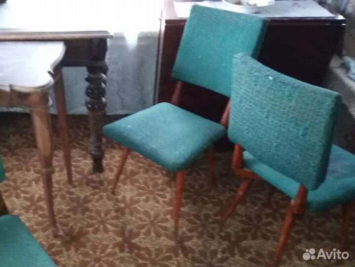 Стулья ретро с мягким сиденьем