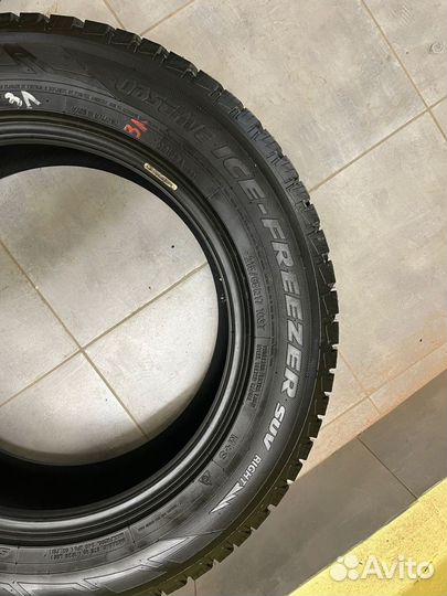 Toyo Observe Ice-Freezer SUV 215/65 R17