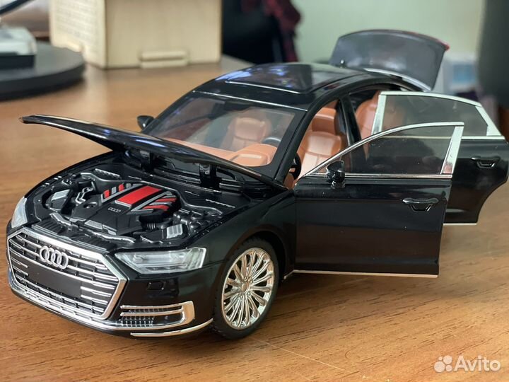 Игрушечная машинка Audi A8