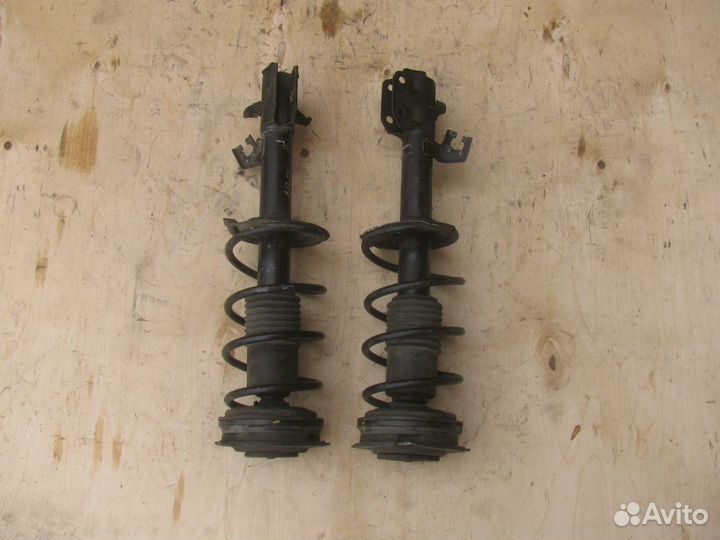 Передние стойки Nissan Micra March Note Cube