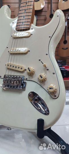 Электрогитара JET JS-300 OW (Stratocaster) Белая