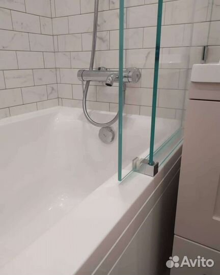 Раздвижная перегородка из стекла на ванну 160х94