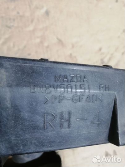 Кронштейн фары правый Mazda 3 BK седан
