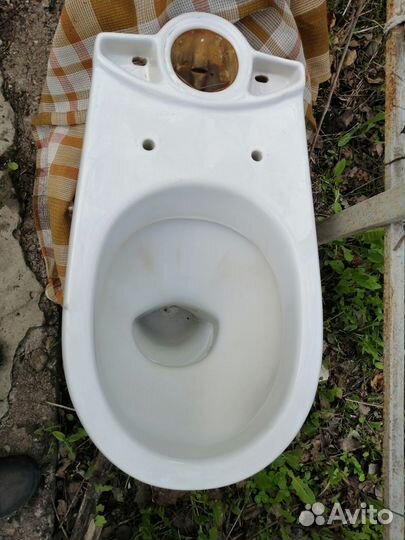 Унитазы и бачки б/у к унитазу
