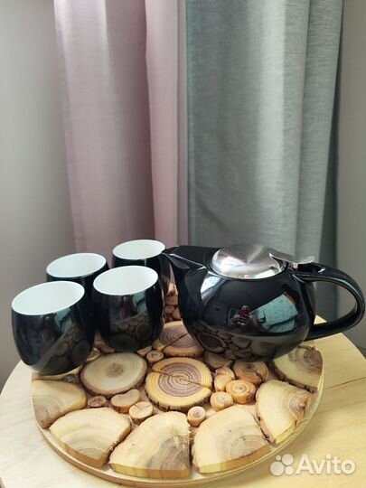 Чайный сервиз, чайник и чашки