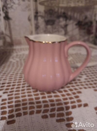 Фарфоровые молочники разные