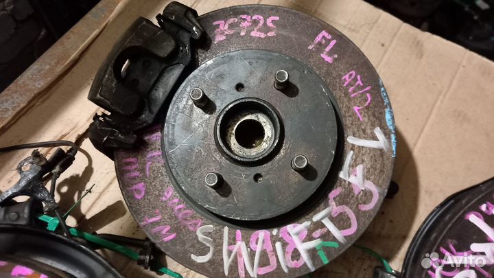 Swift 2011-2017 поворотный кулак ступица перед лев