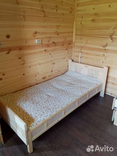 Кровать из массива дерева