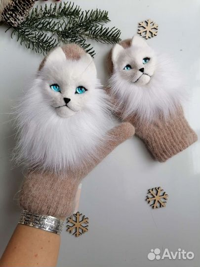 Звероварежки с белыми котиками