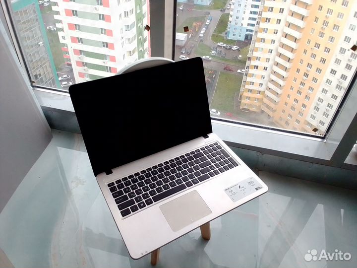 Intel Core i3 (5005U) - 8 Гб озу- идеальное сост