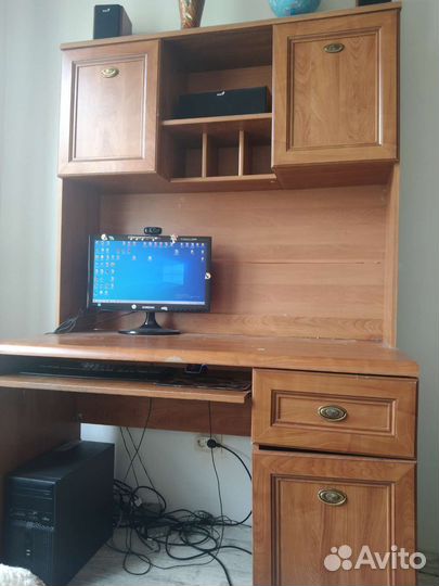 Компьютерный стол