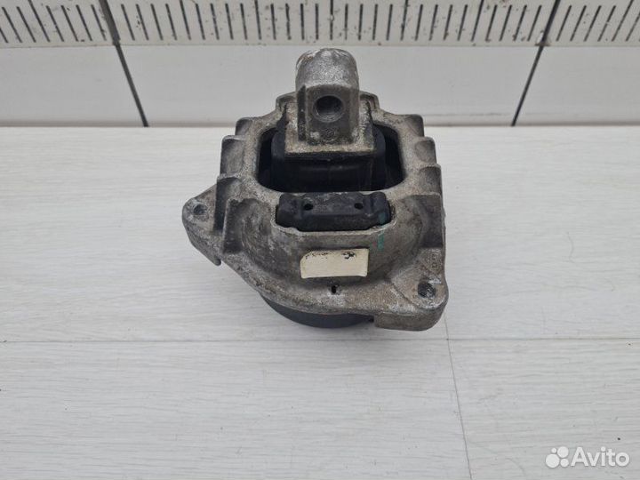 Опора двигателя правая Bmw 7 F02 N63B44 2011