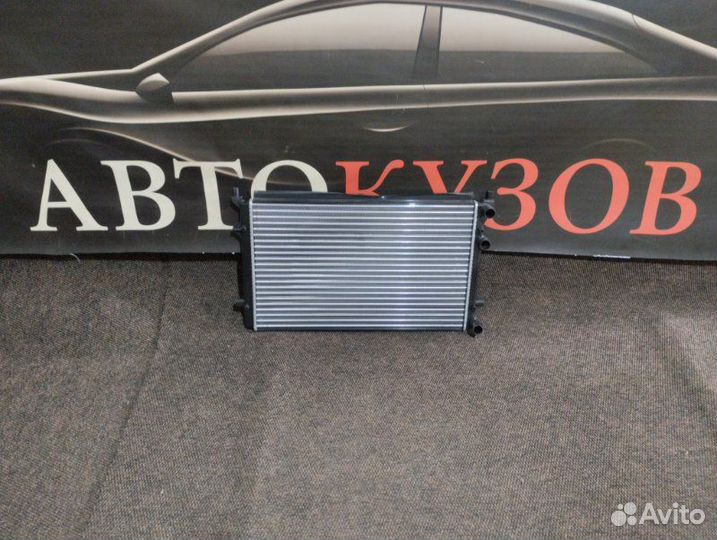 Радиатор охлаждения Volkswagen Jetta 6