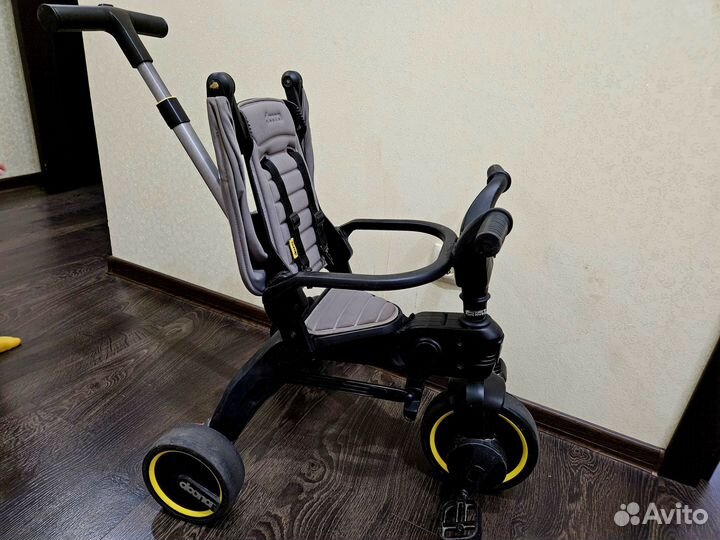 Детский велосипед трехколесный с ручкой