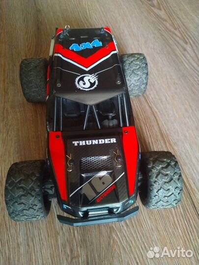 Машинка на пульте управления Thunder 4x4