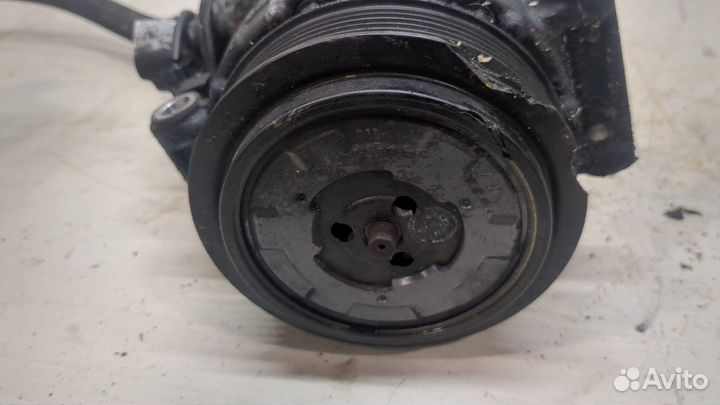 Компрессор кондиционера Mercedes C W203, 2005