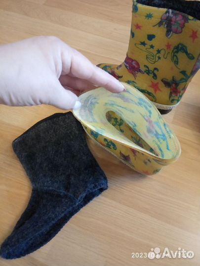 Новые резиновые сапоги И шапка