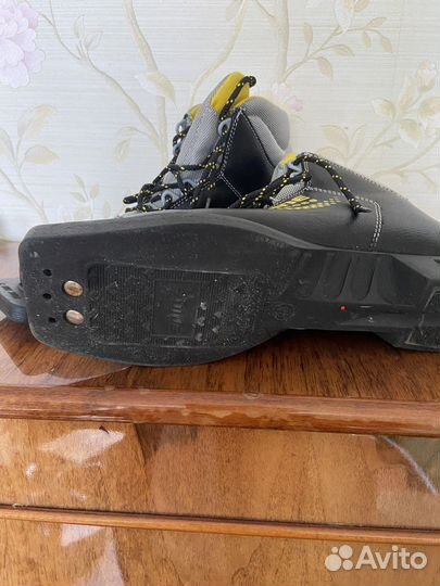 Лыжные ботинки