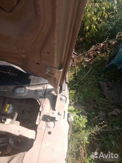 Петля капота Nissan Almera N16 2005