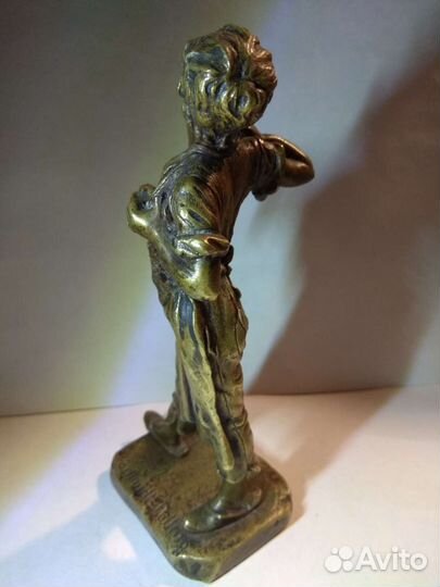 Статуэтка. Бронза