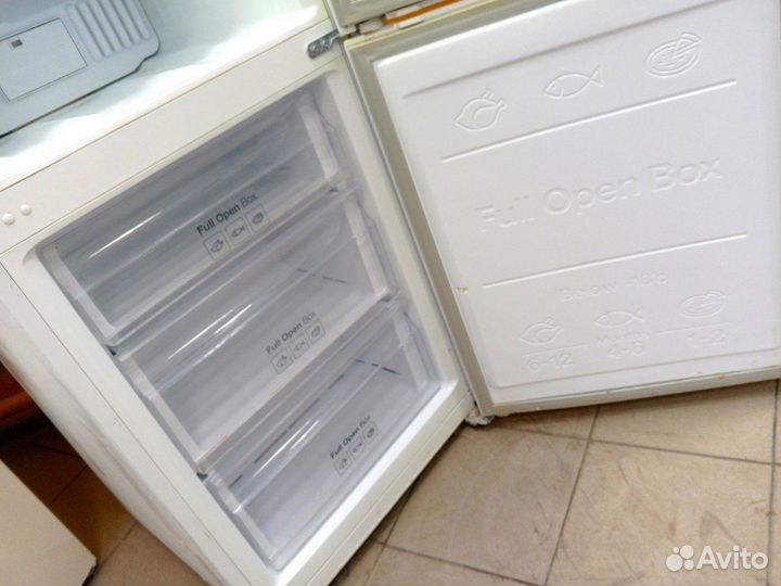 Холодильник бу Samsung No Frost. На гарантии